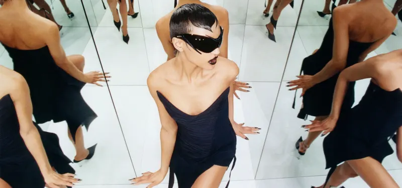 Oversized frames campaign image